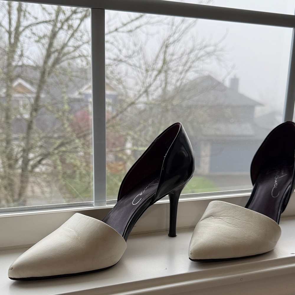 Elegant Black and white colorblock Women's Heels from Jessica Simpson,  Sz 6